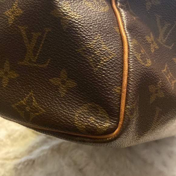 Louis Vuitton - Picture 15 of 17